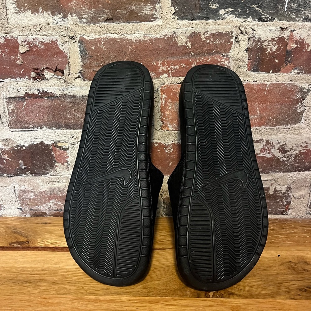 Nike Slides - Picture 3 of 4